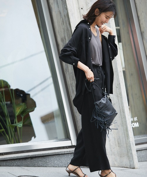 RIVE DROITE（リヴドロワ）の「コーディネートにこなれ感を演出　ストーンウォッシュオーバーシャツ（シャツ/ブラウス・レディース・ブラック/カーキ・FREE）」の3枚目の写真