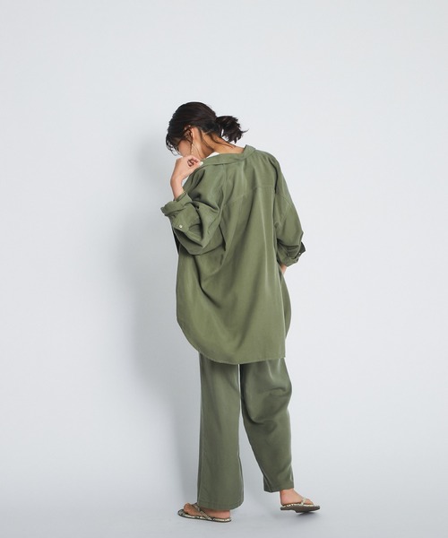 RIVE DROITE（リヴドロワ）の「コーディネートにこなれ感を演出　ストーンウォッシュオーバーシャツ（シャツ/ブラウス・レディース・ブラック/カーキ・FREE）」の19枚目の写真