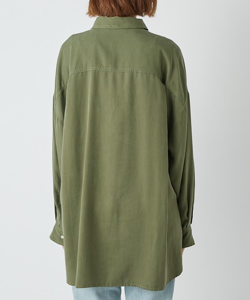 RIVE DROITE（リヴドロワ）の「コーディネートにこなれ感を演出　ストーンウォッシュオーバーシャツ（シャツ/ブラウス・レディース・ブラック/カーキ・FREE）」の6枚目の写真
