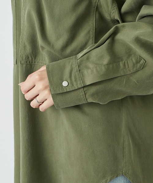 RIVE DROITE（リヴドロワ）の「コーディネートにこなれ感を演出　ストーンウォッシュオーバーシャツ（シャツ/ブラウス・レディース・ブラック/カーキ・FREE）」の20枚目の写真