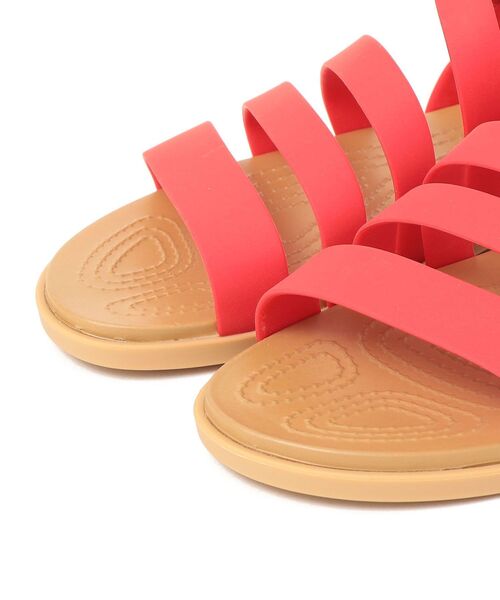 crocs(クロックス)の「crocs:トゥルム サンダル(サンダル・レディース・ブラック/レッド・23/24/22/25)」の3枚目の写真