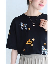 (黒)煌めくスパンコールと回転木馬のTシャツトップス