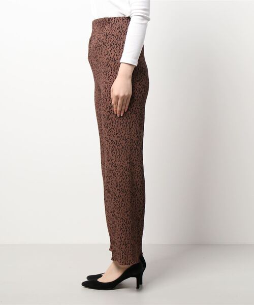 CHILLE(チル)の「アニマル柄ミニプリーツワイドパンツ(その他パンツ・レディース・ブラウン/ブルー/ブラック・FREE)」の4枚目の写真