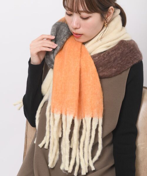 rps（アールピーエス）の「チェック柄ボリュームマフラー（マフラー・レディース・イエロー/グリーン/パープル/マスタード/オレンジ/グレー/ライトグレー/ダークグリーン/ブルー/ダークパープル/ラベンダー/ブラウン・フリー）」の4枚目の写真