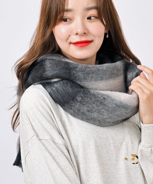 rps（アールピーエス）の「チェック柄ボリュームマフラー（マフラー・レディース・イエロー/グリーン/パープル/マスタード/オレンジ/グレー/ライトグレー/ダークグリーン/ブルー/ダークパープル/ラベンダー/ブラウン・フリー）」の3枚目の写真