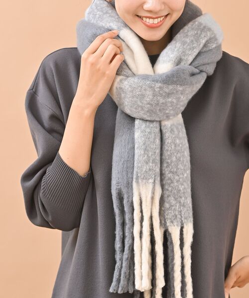 rps（アールピーエス）の「チェック柄ボリュームマフラー（マフラー・レディース・イエロー/グリーン/パープル/マスタード/オレンジ/グレー/ライトグレー/ダークグリーン/ブルー/ダークパープル/ラベンダー/ブラウン・フリー）」の2枚目の写真