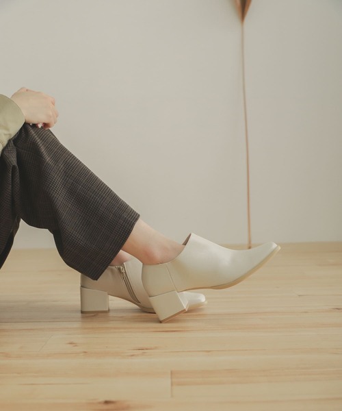 SENSE OF PLACE by URBAN RESEARCH(センスオブプレイスバイアーバンリサーチ)の「スクエアトウブーティー(ブーツ・レディース・ブラック/モカ/アイボリー・SMALL/LARGE/MEDIUM)」の1枚目の写真