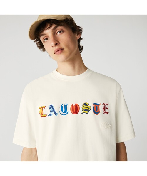 LACOSTE L!VE（ラコステライブ）の「LACOSTE L!VE マルチカラーオールドイングリッシュネームTシャツ（Tシャツ/カットソー・メンズ・ホワイト/スミクロ・L/M/S/XS）」の2枚目の写真