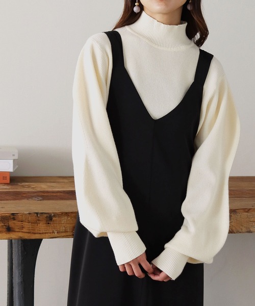 HER CLOSET(ハークローゼット)の「【shemoshelly】もちもちデザインボリュームスリーブハイネックニット(ニット/セーター・レディース・ブラック/アイボリー/ピンクベージュ/モカ/グリーン/ブルーグレー・M)」の2枚目の写真