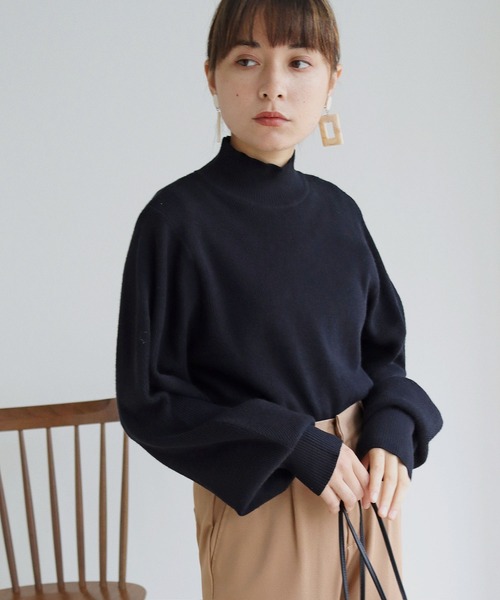 HER CLOSET(ハークローゼット)の「【shemoshelly】もちもちデザインボリュームスリーブハイネックニット(ニット/セーター・レディース・ブラック/アイボリー/ピンクベージュ/モカ/グリーン/ブルーグレー・M)」の3枚目の写真