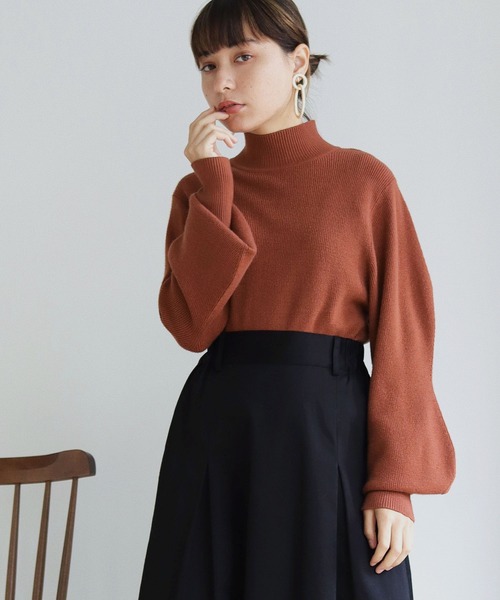 HER CLOSET(ハークローゼット)の「【shemoshelly】もちもちデザインボリュームスリーブハイネックニット(ニット/セーター・レディース・ブラック/アイボリー/ピンクベージュ/モカ/グリーン/ブルーグレー・M)」の4枚目の写真