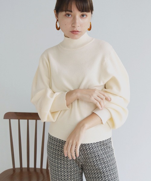 HER CLOSET(ハークローゼット)の「【shemoshelly】もちもちデザインボリュームスリーブハイネックニット(ニット/セーター・レディース・ブラック/アイボリー/ピンクベージュ/モカ/グリーン/ブルーグレー・M)」の21枚目の写真