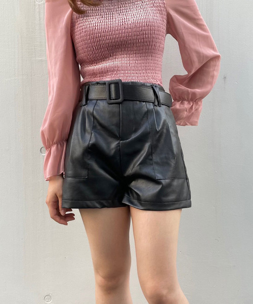 titty＆Co. PETIT（ティティアンドコープティ）の「【titty&Co.PETIT】フェイクレザーベルトショーパン（その他パンツ・レディース・ブラック/ブラウン・SMALL/MEDIUM/LARGE）」の2枚目の写真