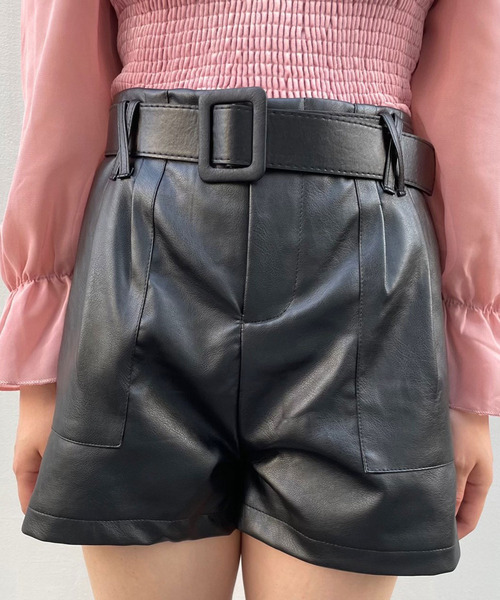 titty＆Co. PETIT（ティティアンドコープティ）の「【titty&Co.PETIT】フェイクレザーベルトショーパン（その他パンツ・レディース・ブラック/ブラウン・SMALL/MEDIUM/LARGE）」の3枚目の写真