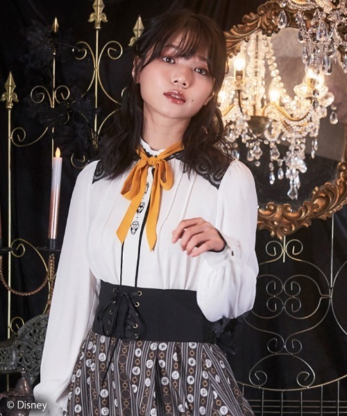 axes femme POETIQUE(アクシーズファムポエティック)の「『ディズニー ツイステッドワンダーランド』カラーリボンアイコンブラウス(シャツ/ブラウス・レディース・パープル/ブルー/レッド/グリーン/オレンジ/ワイン/ラベンダー・MEDIUM)」の7枚目の写真