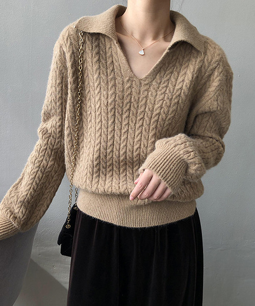 c.u.l(シーユーエル)の「【c.u.l:w】オープンポロカラーケーブル編みニット culw131(ニット/セーター・レディース・ベージュ/ブラウン/アイボリー・FREE)」の1枚目の写真