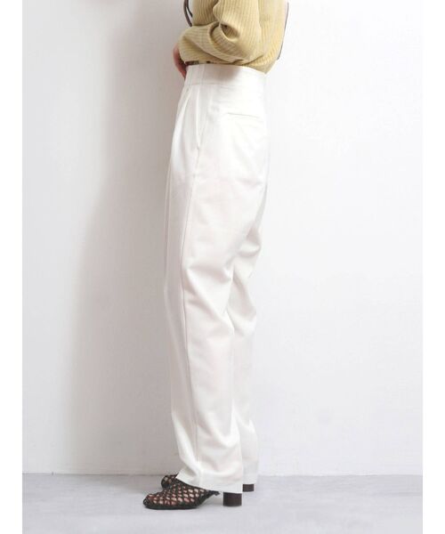 Ungrid(アングリッド)の「ハイウエストルーズテーパードパンツ(スラックス・レディース・ブラック/ブルー/アイボリー・SMALL/MEDIUM)」の12枚目の写真