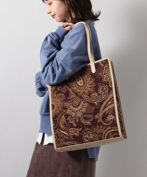 fredy emue(フレディエミュ)の「ペイズリー柄ジャガードスクエアバッグ(トートバッグ・レディース・ベージュ系その他3/ブルー系その他3・FREE)」の1枚目の写真