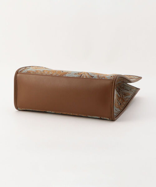 fredy emue(フレディエミュ)の「ペイズリー柄ジャガードスクエアバッグ(トートバッグ・レディース・ベージュ系その他3/ブルー系その他3・FREE)」の9枚目の写真