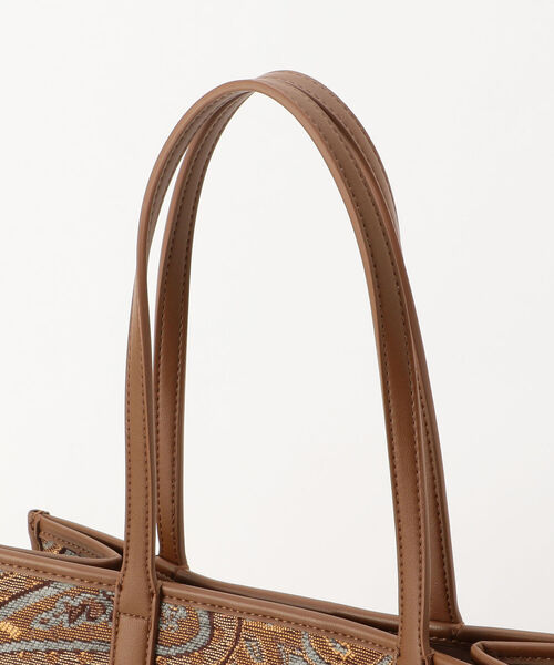 fredy emue(フレディエミュ)の「ペイズリー柄ジャガードスクエアバッグ(トートバッグ・レディース・ベージュ系その他3/ブルー系その他3・FREE)」の6枚目の写真