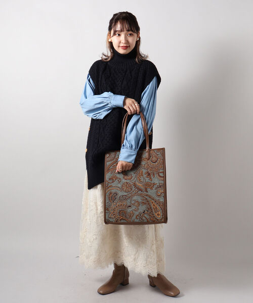 fredy emue(フレディエミュ)の「ペイズリー柄ジャガードスクエアバッグ(トートバッグ・レディース・ベージュ系その他3/ブルー系その他3・FREE)」の12枚目の写真