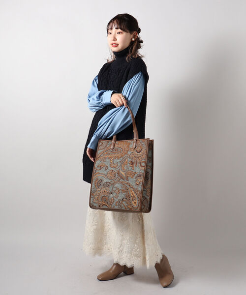 fredy emue(フレディエミュ)の「ペイズリー柄ジャガードスクエアバッグ(トートバッグ・レディース・ベージュ系その他3/ブルー系その他3・FREE)」の13枚目の写真