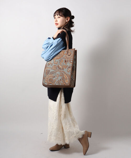 fredy emue(フレディエミュ)の「ペイズリー柄ジャガードスクエアバッグ(トートバッグ・レディース・ベージュ系その他3/ブルー系その他3・FREE)」の14枚目の写真