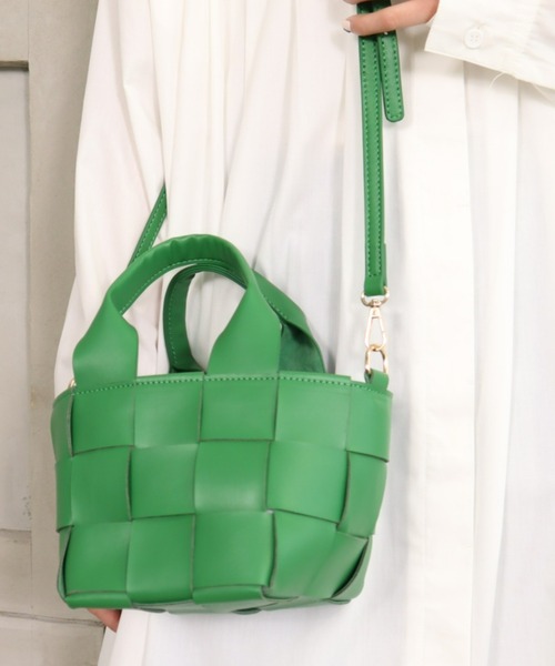 moment+（モーメントプラス）の「フェイクレザー 2WAY編み込みショルダーバッグ（ショルダーバッグ・レディース・ブラック/オフホワイト/オレンジ/グリーン/イエロー×グリーン・FREE）」の3枚目の写真