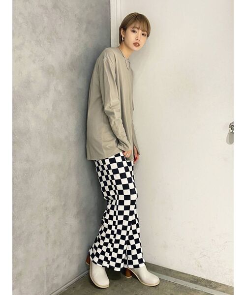 EMODA（エモダ）の「カーブスリーブボーイズロングTシャツ（Tシャツ/カットソー・レディース・ホワイト/ブラック/ベージュ/パープル・FREE）」の14枚目の写真