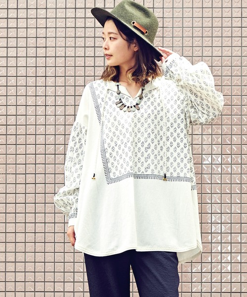 チャイハネ（チャイハネ）の「【チャイハネ】ブロックプリントトップス（その他トップス・レディース・ホワイト/ベージュ/ネイビー・FREE）」の2枚目の写真