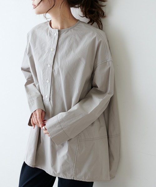 PUAL CE CIN（ピュアルセシン）の「塩縮加工タイプライタープルオーバーブラウス（シャツ/ブラウス・レディース・ホワイト/グレイッシュベージュ/チャコール/チャコールグレー・FREE）」の4枚目の写真