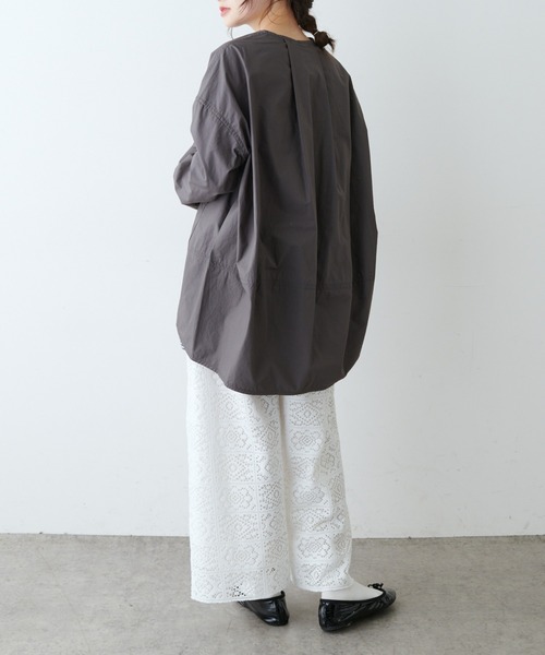 PUAL CE CIN（ピュアルセシン）の「塩縮加工タイプライタープルオーバーブラウス（シャツ/ブラウス・レディース・ホワイト/グレイッシュベージュ/チャコール/チャコールグレー・FREE）」の10枚目の写真