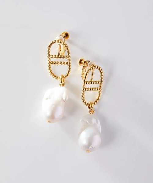 ADER（アデル）の「BATEAU baroque pearl earring（イヤリング・レディース・ゴールド・フリー）」の3枚目の写真