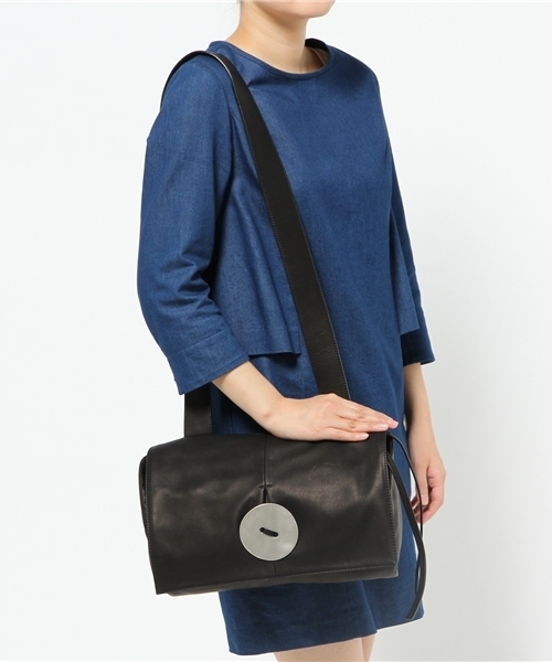 Kawa-Kawa(カワカワ)の「【Kawa-Kawa】ボタンショルダー(ショルダーバッグ・レディース・ブラック・FREE)」の6枚目の写真