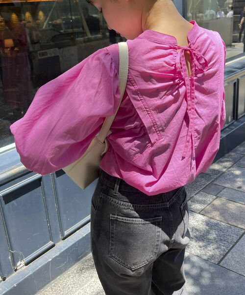 fredy emue（フレディエミュ）の「［新色追加］ギャザースリーブブラウス（シャツ/ブラウス・レディース・ブラック/オフホワイト/ピンク/イエロー系その他3/ブルー・38）」の5枚目の写真