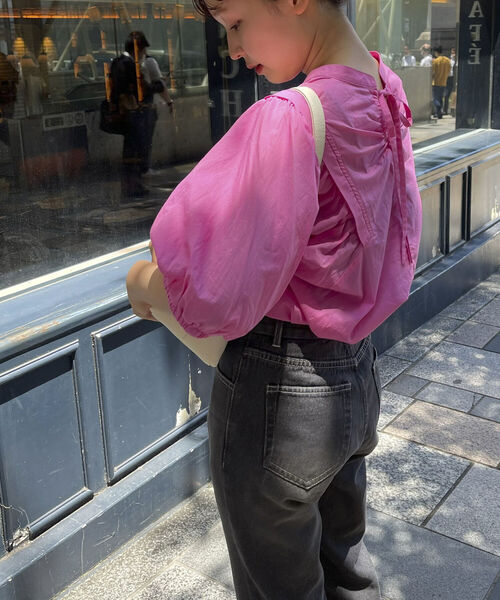 fredy emue（フレディエミュ）の「［新色追加］ギャザースリーブブラウス（シャツ/ブラウス・レディース・ブラック/オフホワイト/ピンク/イエロー系その他3/ブルー・38）」の18枚目の写真