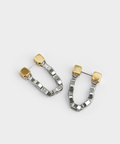 CHARLES & KEITH(チャールズ & キース)の「キューブ チェーンリンクドロップピアス / Cube Chain-Link Drop Earrings(ピアス(両耳用)・レディース・ゴールド/ゴールド系その他/マルチ・FREE)」の6枚目の写真