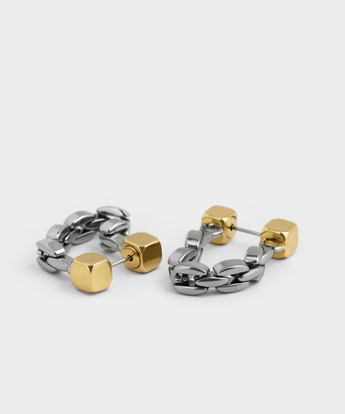 CHARLES & KEITH(チャールズ & キース)の「キューブ チェーンリンクドロップピアス / Cube Chain-Link Drop Earrings(ピアス(両耳用)・レディース・ゴールド/ゴールド系その他/マルチ・FREE)」の7枚目の写真