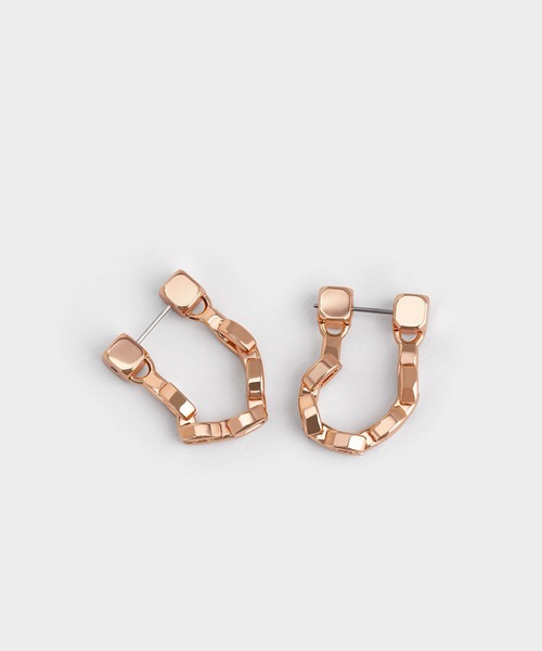 CHARLES & KEITH(チャールズ & キース)の「キューブ チェーンリンクドロップピアス / Cube Chain-Link Drop Earrings(ピアス(両耳用)・レディース・ゴールド/ゴールド系その他/マルチ・FREE)」の9枚目の写真