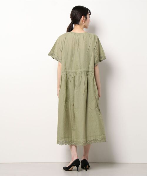 Samansa Mos2（サマンサ モスモス）の「袖裾スカラップワンピース（ワンピース・レディース・ブラック/レッド/オフホワイト/カーキ・ﾌﾘ-）」の6枚目の写真