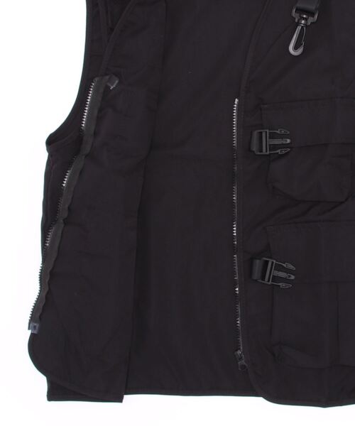 Monocoro toppi(モノコロトッピ)の「薄手 バックル付き フィッシングベスト(ベスト・レディース・ブラック/カーキ・3L/L/M/2L)」の4枚目の写真