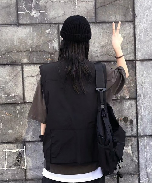 Monocoro toppi(モノコロトッピ)の「薄手 バックル付き フィッシングベスト(ベスト・レディース・ブラック/カーキ・3L/L/M/2L)」の5枚目の写真