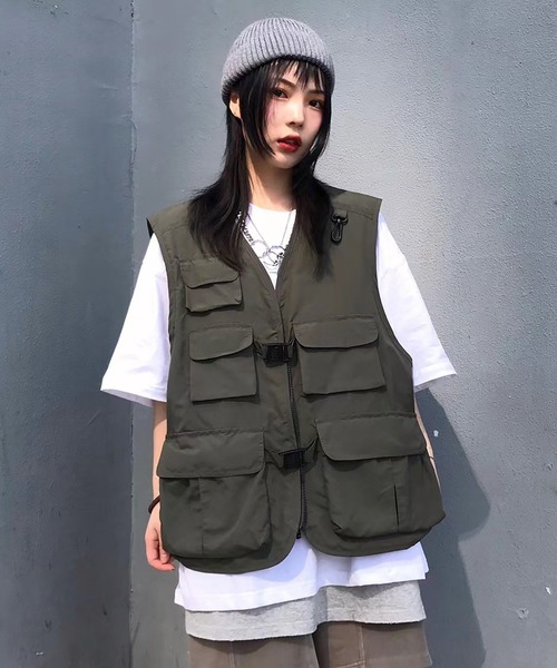 Monocoro toppi(モノコロトッピ)の「薄手 バックル付き フィッシングベスト(ベスト・レディース・ブラック/カーキ・3L/L/M/2L)」の7枚目の写真