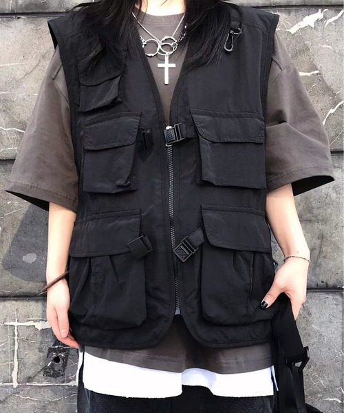 Monocoro toppi(モノコロトッピ)の「薄手 バックル付き フィッシングベスト(ベスト・レディース・ブラック/カーキ・3L/L/M/2L)」の12枚目の写真