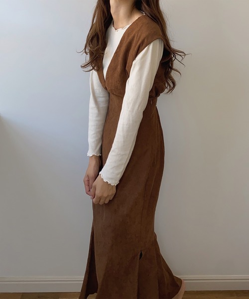 LAUIR（ラウアー）の「コーデュロイビスチェ＋マーメイドスカート　セットアップ（セットアップ・レディース・ブラウン/ベージュ/ブラック・MEDIUM/LARGE/SMALL）」の4枚目の写真