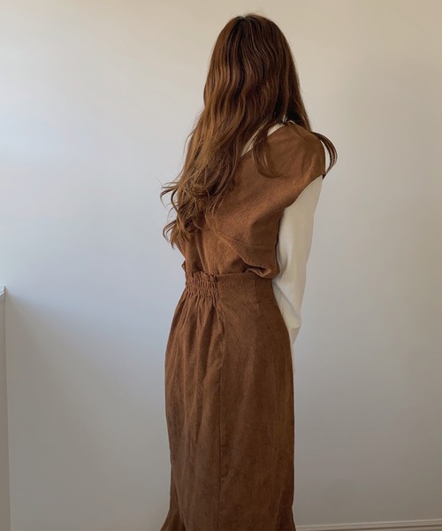 LAUIR（ラウアー）の「コーデュロイビスチェ＋マーメイドスカート　セットアップ（セットアップ・レディース・ブラウン/ベージュ/ブラック・MEDIUM/LARGE/SMALL）」の6枚目の写真