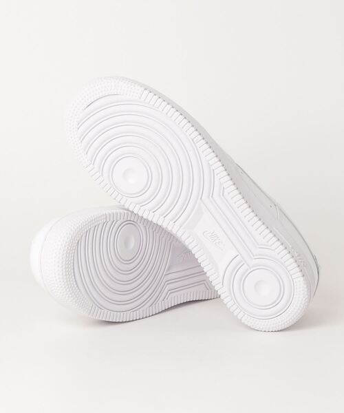 NIKE（ナイキ）の「NIKE AIR FORCE 1 07 ナイキ エア フォース 1 '07 スニーカー（スニーカー・メンズ・ホワイト・28.5cm/27.5cm/27.0cm/26.0cm/29.0cm/26.5cm/28.0cm）」の4枚目の写真