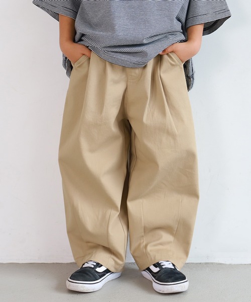 coca(coca)(コカ)の「キッズ ワイドシルエットタックパンツ(その他パンツ・キッズ・ブラック/ベージュ・100/110/120/130)」の1枚目の写真