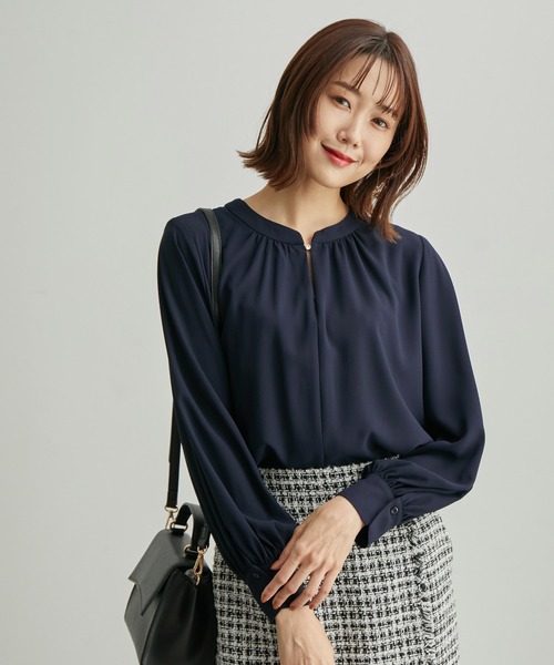 ROPE' PICNIC（ロペピクニック）の「【WEB限定】2WAY/ビジューホックブラウス（シャツ/ブラウス・レディース・チャコールグレー/オフホワイト/ネイビー/ラベンダー/イエロー・38）」の3枚目の写真