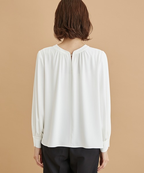 ROPE' PICNIC（ロペピクニック）の「【WEB限定】2WAY/ビジューホックブラウス（シャツ/ブラウス・レディース・チャコールグレー/オフホワイト/ネイビー/ラベンダー/イエロー・38）」の22枚目の写真